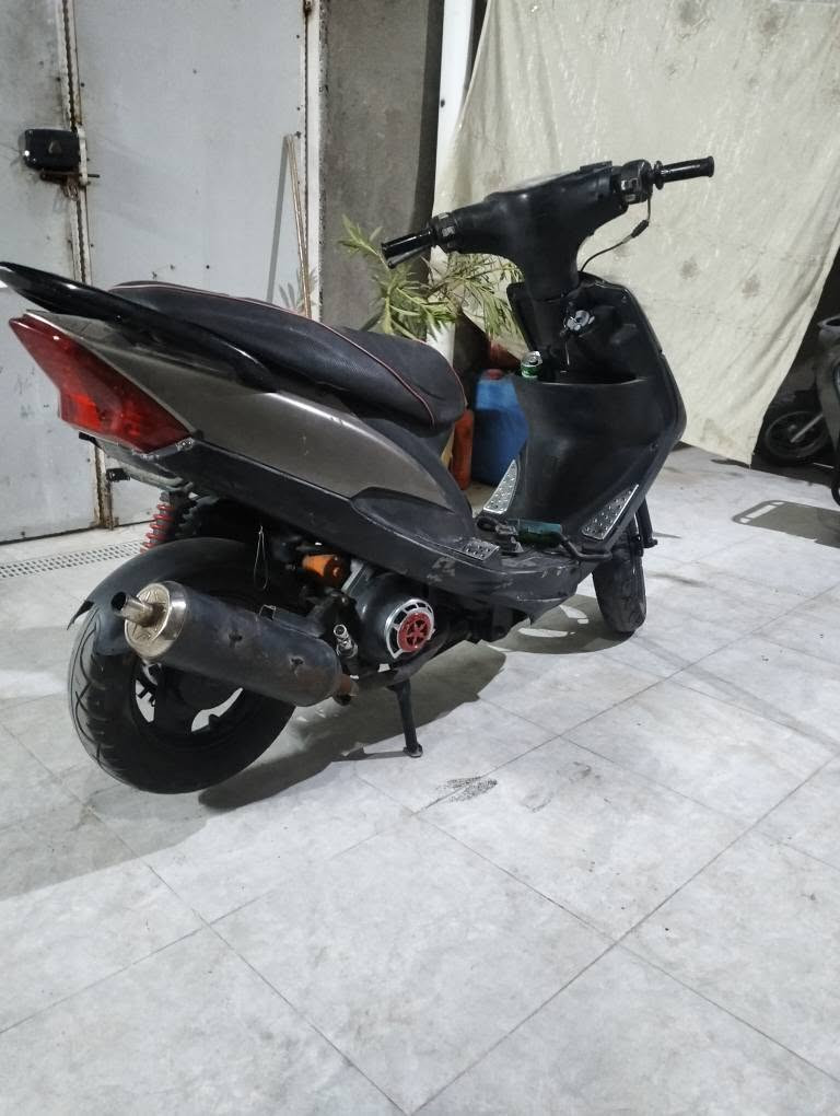 للبيع ماكس عدله 120 مفتوحه مره وحده شرط الفحص بوشه 55 مشيف شلعه ومعدل 120 شرط الفحص شغاله سلف هندر كهربائيات سكنات اشاير اصطاب سكن خلفي حساسات بريك عينه لونين كيج بانزين عداد سرعه قفل جنطه قفل ستيرن قفل جوزه مابيها اي نقص الدراجه بس كفرها تجاري سوادات كلها بلادي 
بيها سلف 55
كزوز SC بوشه طويله 
قطرة دهن رياضي 
قبق فلاوين رياضي 
كشن مال اربعه 
اشاير وبكلايت مال اربعه 
سعرها 625 وعود بيها مجال افكر بالموضوع 
مكاني ابو الخصيب
*********** البصرة, العراق
