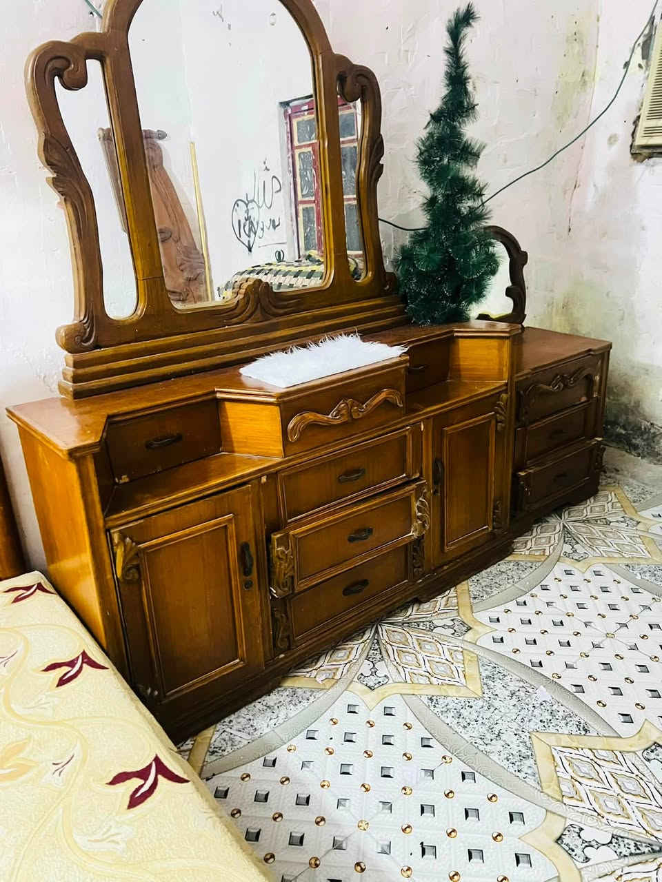 غرفه خشاب البيع خشاب قوي حيل و نضيفه عوزه شويه ترتيب كامله و جاهزه مكاني البصره قضاء القرنه ناحيت الثغر نخلات السعر خاص رقمي ***********
