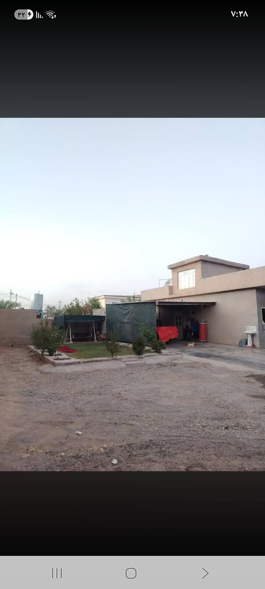 🔴 السلام عليكم  بيت للبيع المساحه 600متر  الموقع حويجه حي السلام قريب من الشارع العام واصل ماء إساله او شاخه غريب علاالجامع مسافه خمسة دقايق علا جسرالتحدي+ استقبال 6×4
مطبخ حار بارد  6×4
مجمع  / غرف عدد 2/ 5×4  معه مخزن 3×3
تانكي ماء 5000لتر/ اتصال ***********

نص مكتوب في الصور:
- ۳۲ ۷:۳۸
- حكيم عمرا Google Maps