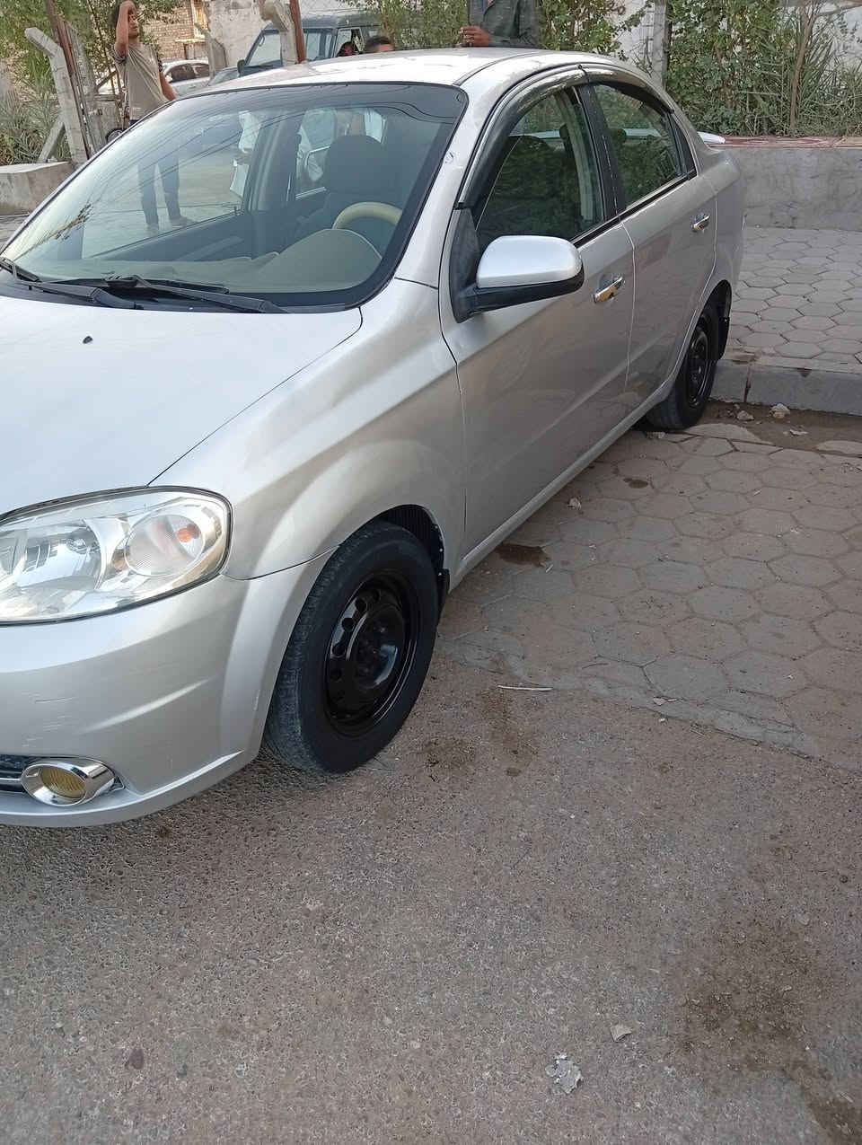 سلام عليكم افيو موديل 2009 وارد امريكي بيهة قطعتين رقم نكليزي مشروع وطني ابريعك مباشر وي المالك صوت قليل بل مكينة بس من دوسلهة حيل نقصهة كبريسر كير محرك وحدادية كهربائيات خير من الله تراي وين ميعجبك السعر 55 وبيهة مجال حك الجية مكان نجف رقم الهاتف ***********
