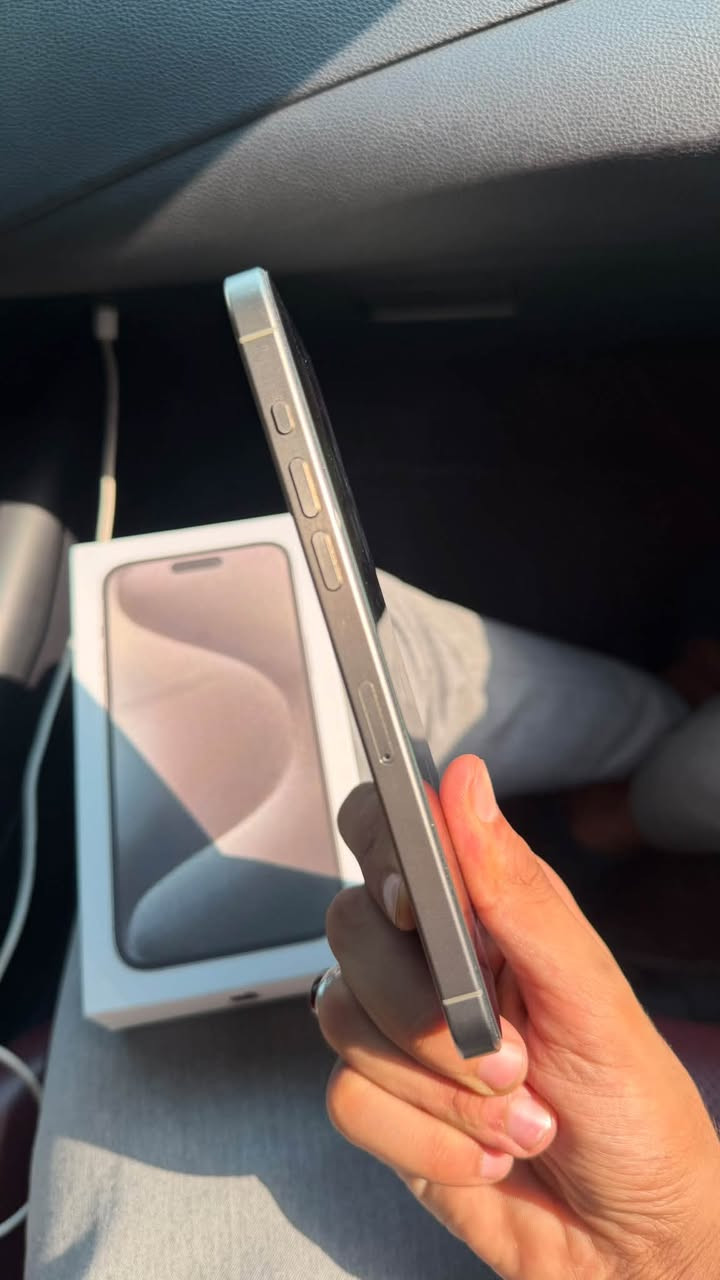 ايفون 15pro max
بصره ما مفتوح ولا مصلح ذاكره ١ تيره يعني ١٠٠٠ گيگه 
امريكي السعر مليون و١٥٠ الف

***********
