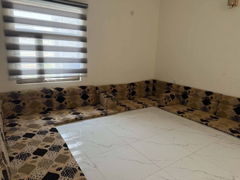 جلسه سعوديه الاصليه حبيبات مضغوطه وجهين نضيفه 12 متر سعر 160 المكان مجمع الاميرات لاتصال *********** النجف, العراق

