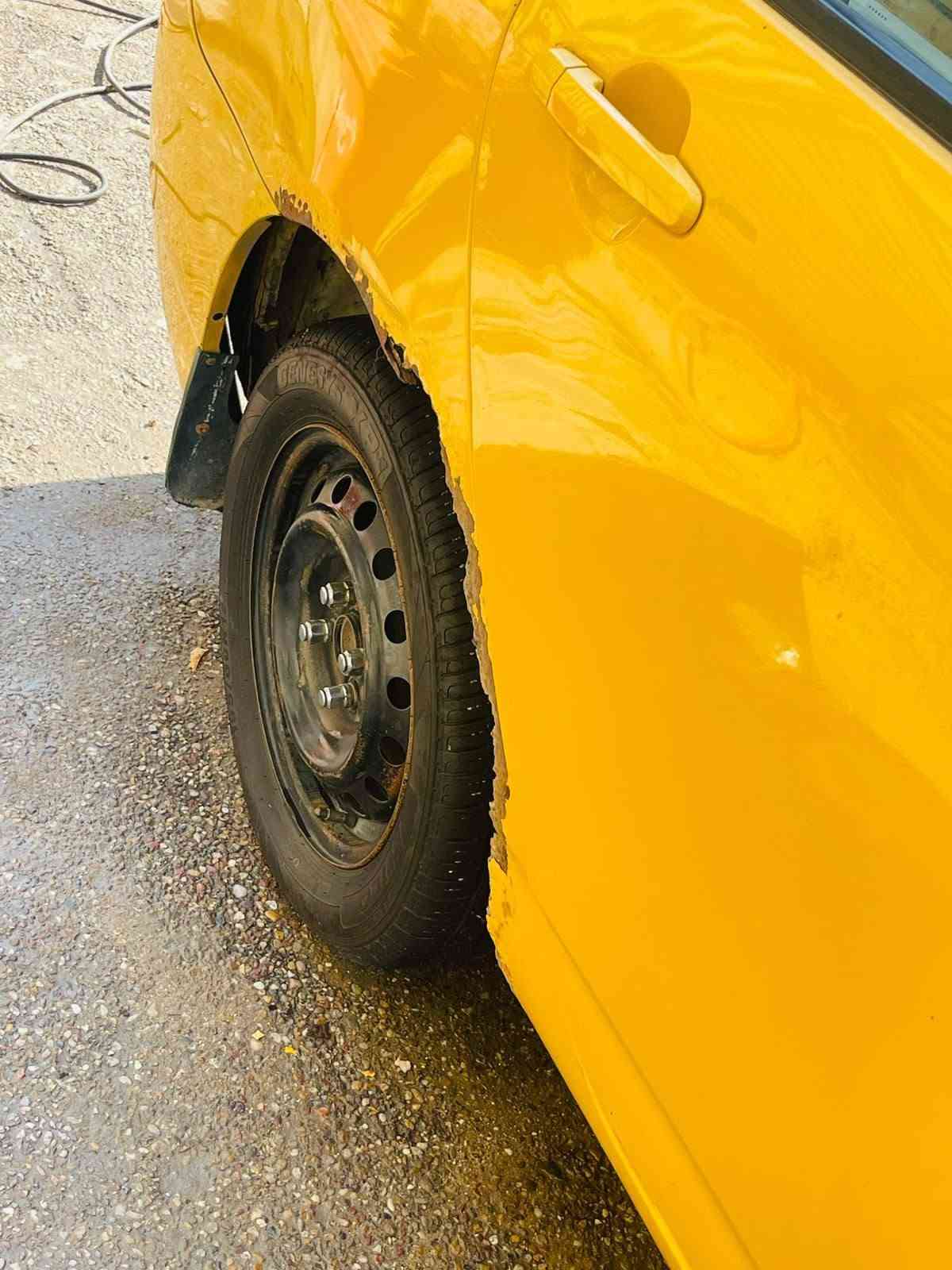 السلام عليكم بيوايدي موديل 13 بصمه فتحه كير عادي مكينه جديده ياباني السياره بيه الباب لي وره السايق بيه طخه واضح بل صور وبيه الدير بيه خياس السعر قفل قفل 30  سكن بغداد *********** السياره  اي صبغ مابيه  عده لي بل صوره
