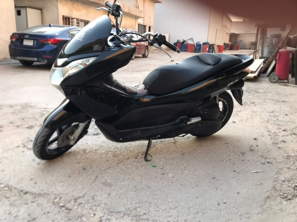 بيسي اكس جيل اول محرك ١٢٥ دراجه كفرات اصليه ونضيفه كهربائيات كلها شغاله محرك مكفول فقط مابيها ستان مكسور  السعر مليون وخمسين وبيها مجال رقم واتساب *********** بكاني بغداد
