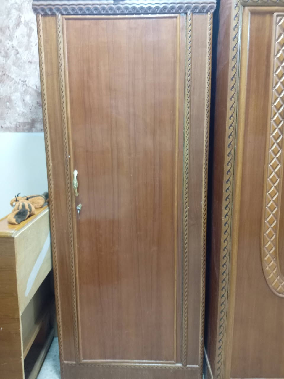 غرفة اخشاب حطاطه مستعمله نظيفه طابقيه ب٦٥٠ الف الشراي يتصل  ***********
