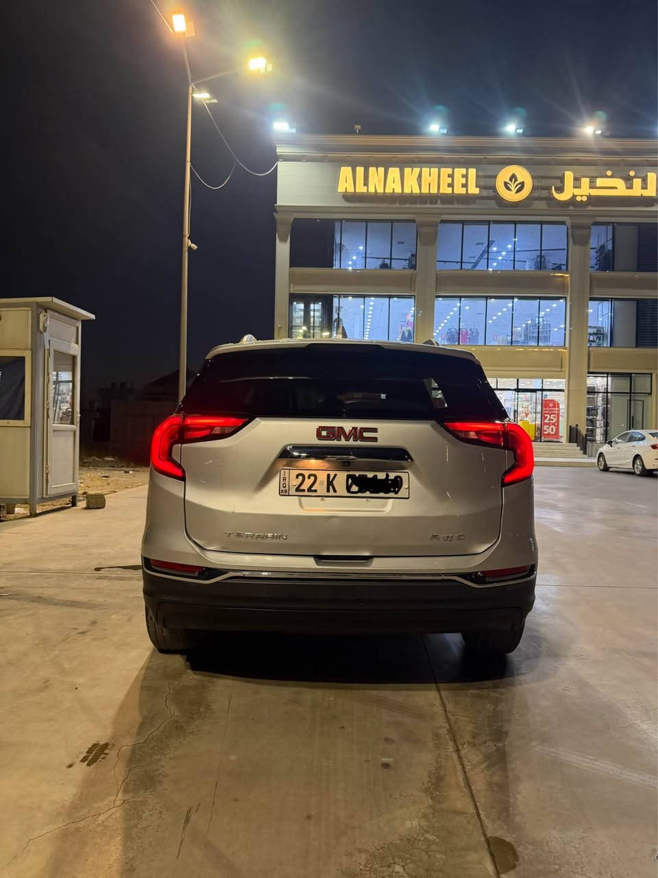 GMC TERRAIN 2021
سەیارەکە ٢ پارچەی هەیە 
لای سەکن تۆزێک هەیتی بێ شانسی 
ئێڕباگ سوکان و شان سیستەم 
سەیارەکە قەپات مواسەفاتە 
کوشین جلد و سارد و گەرم 
دەبڵ ئەکسل و ڕادار و بەردی گزۆز هەمووی بەشەرت 
گێڕ و مەکینە و کارەباییات هەمووی بە شەرت 
ڕەقەم و سەنەوی نوێیە 
سعری ١٣٠ وەرەقە و مەجالەکی کەم 
*********** أربيل, العراق
