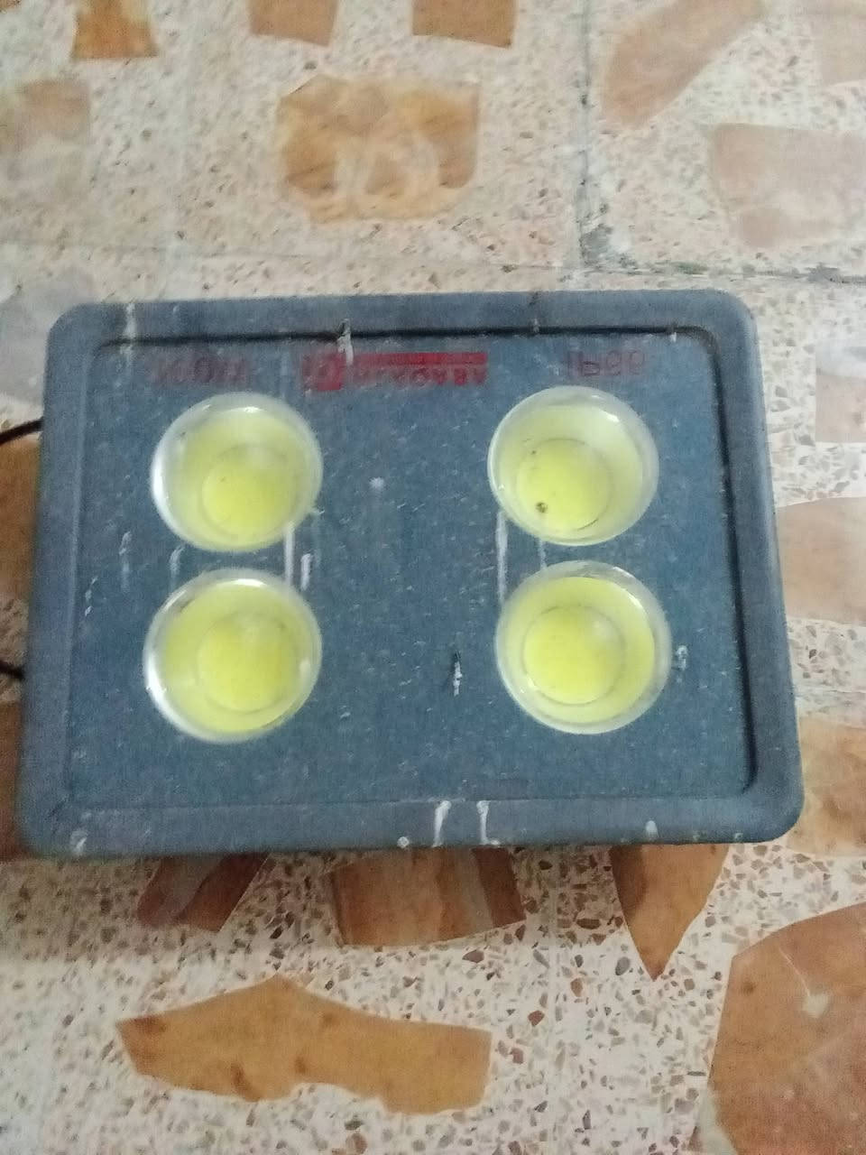 للبيع بلوجكتورات اصليه وشغاله شرط واحد عل طاقه الشمسيه وثنين لد كهربائي ابو 4 عدسات 
ونشره هيه وكلوباته طوله بحوالي 9 متر 
و كامره شغاله اصليه ام الفلاش 
كلشي بسعره لشراي يتصل وبيه خير ويدلل 
*********** خاص مفتوح
