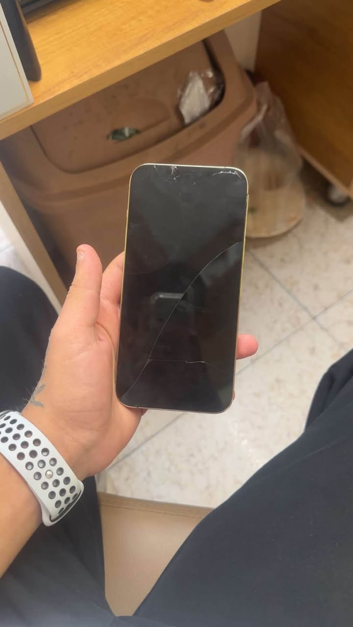 12 برو ماكس للبيع
جهاز ضهر مكسور 
ذاكرة 256
بطارية مبدله 
شاشه مبدله
شريحه واكفه 
سعر 200 بي مجال

***********
