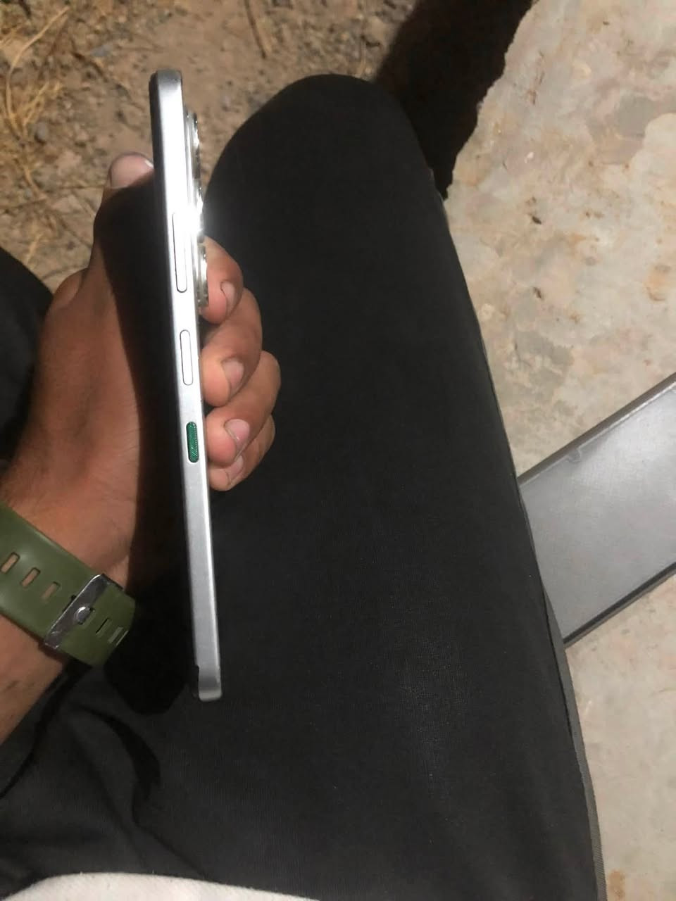 هوت 60iفوال ذكره 256جهاز بلدي بوبجي 90فريم صار رقمي تواصل ***********
طلب عليه200الف وبي مجال
