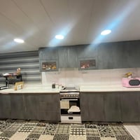 كاونتر hdf نظيف داخل وخارج قياس ٥ امتار  سطح مرمر ارقى شغل مشتغلي  سعر...