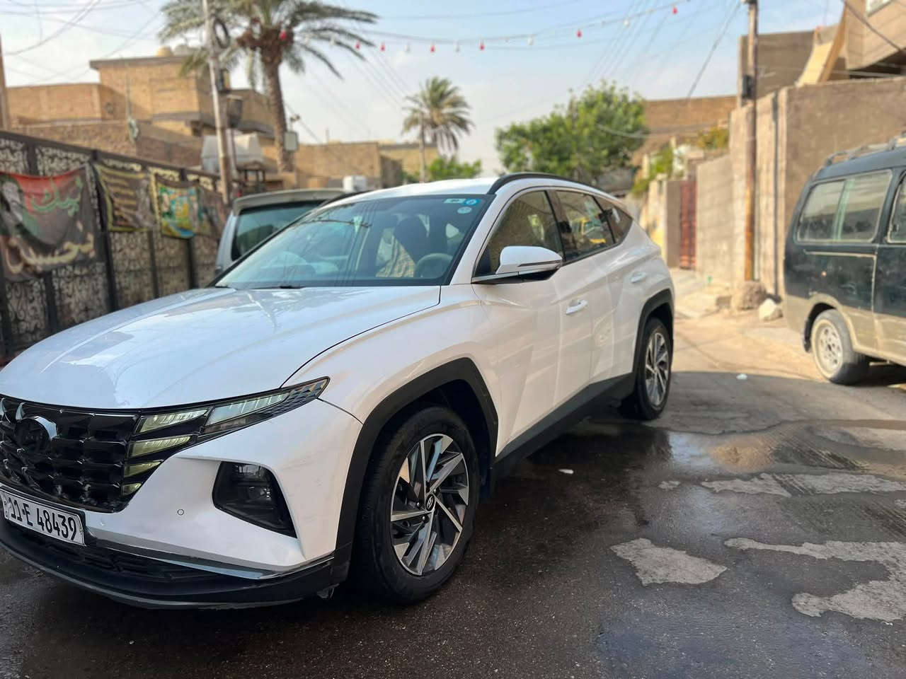 سلام عليكم توسان خليجي موديل ٢٠٢٤ لون ابيض بيها بصمت باب + حساسات اماميه او خلفيه بيها طخة بسيطة كلش بل بنيد السعر (١٩٥) بيها مجال رقم للتواصل ***********

