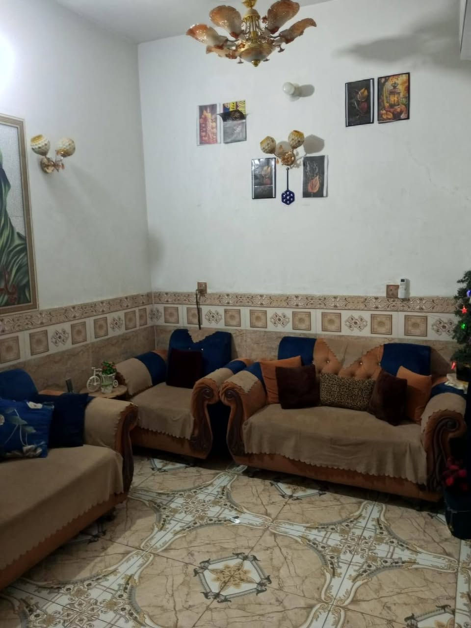 السلام عليكم
 يوجد دار للييع المساحه  50 متر كامل مابي نقص طابق واحد السعر 35 وبي مجال العنوان حر الصغير شارع المسطوصف فرع
اللاستفسار اكثر 
***********@
