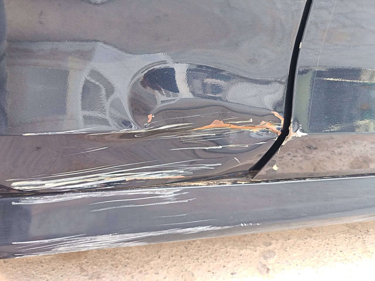 تحيه طيبه للجميع
للبيع كيا كي 5   2023 خليجي كويتي 
مرقم معوقين مثنى وكآله عامه من المالك بسم المشتري السياره مكفوله فقط بيه طخه بالباب الخلفي موضحه بالصوره 
محرك 2000 دوش
نص فول 
المسافه المقطوعه 50الف
السعر 158$ وبيهه مجال بسيط
للاستفسار الاتصال او مراسله واتساب
***********
المثنى قضاء الرميثه
