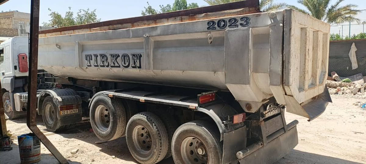 السلام عليكم للبيع اكسور قلاب مديل 2006
كامله مربوطه سنويه ل 27 تبريد شغال كير مكينه مكفولات 
مكينه 43 تخم تاير ماعده سنكل نص عمر سياره خفيه
تحمل مسح 25 متر مع تعلوانة تحويل مباشر سعر 280
بي مجال اتصال *********** علوان بغداد الشعله
