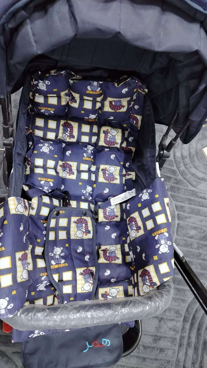 👶 عربانه أطفال Baby Stroller
✨ عربانه أطفال عملية ومريحة للبيع العراق بغداد 
✅ مقعد مبطن ومريح للطفل
✅ مظلة علوية للحماية من الشمس
✅ مسند أمامي مبطن وقابل للفتح
✅ حزام أمان للطفل
✅ سلة/حافظة سفلية للأغراض
✅ عجلات كبيرة وثابتة وسهلة الحركة
✅ فرامل للعجلات الخلفية
✅ قابلة للطي والتخزين
✅ تصميم قوي ومناسب للاستخدام اليومي
✅ يجي وياه تور ابيض
✅ وبيعه وضيعه ثانيه تتحرك 
✅ الحالة: جديده ونضيفه
الرقم;*********** 
💰 السعر: 60الف
📩 للمهتمين مراسلة خاص.
ويعني تنمد وتنفتح
