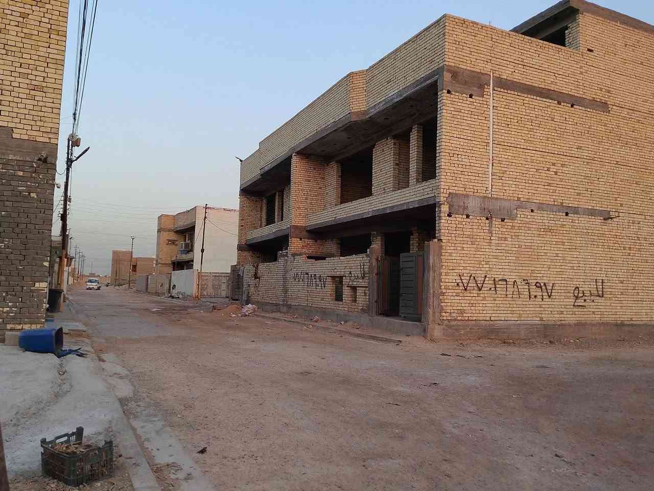 السلام عليكم هيكل للبيع مساحه 100 واجهه 10 ونزال 10 اربع غرفه النوم الاتصال على الرقم ***********
