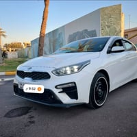 كيا فورتي 2019 ضربته بنيد فقط ومصبوغ بدون دواخل  ايرباك سليم مكينه 200...