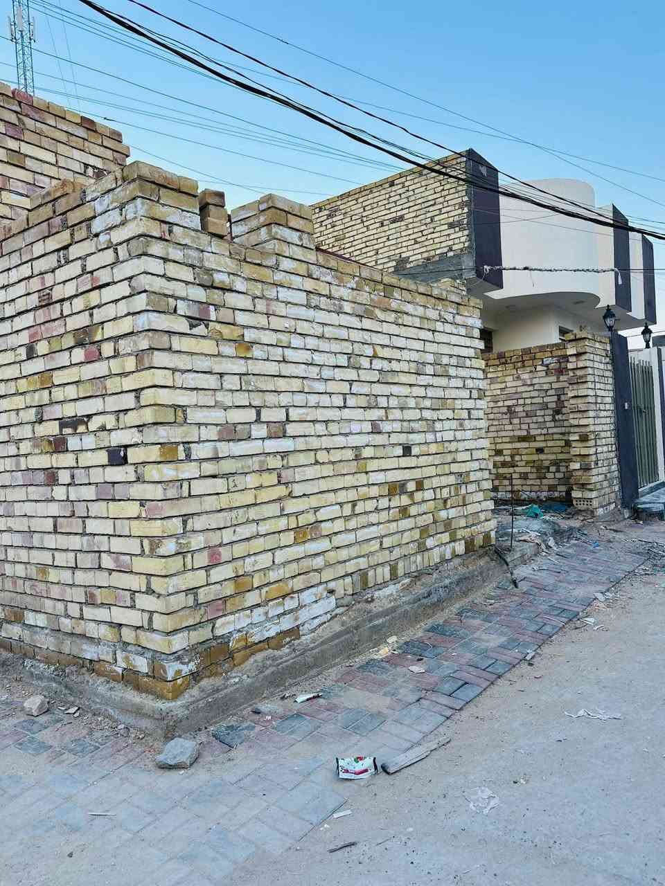 هيكل للبيع مساحه 120 متر ركن غرفتين صاله ستقبال مطبخ صحيات داخليه خارجيه
البناء طابوك جمهوري شبابيك تفصال 

الموقع طويريج حي الجمعيه شارع ام البنين 

الخدمات كامله ماء كهرباء مجاري تبليط 

السعر 42مع المجال 

***********

***********
