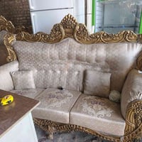 معرض ومزاد الأمير • مدخل رازي • كنب