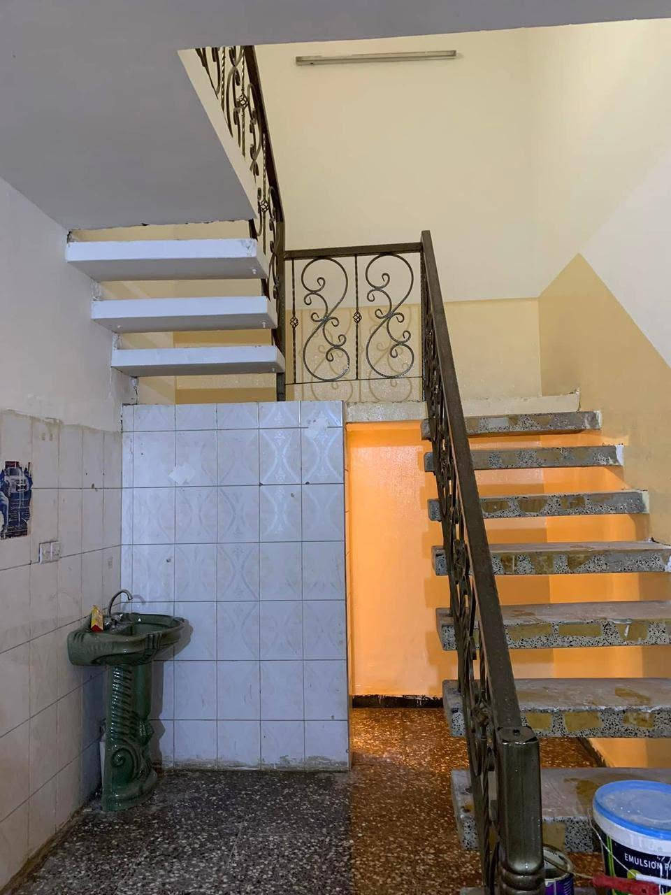 السلام عليكم
بيت 200م طابو ملك صرف بشارع مدرسة الخيرات الابتدائية 
الواجهة 10النزال 20بسعر مناسب جداً للاستفسار كامل الخدمات ***********
