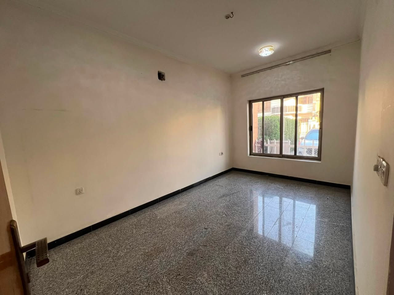 #شركة_ارض_ادم_للوساطة_العقارية
🏠 شقة للإيجار – موقع مميز

📍 الموقع: زيونة – محلة 714، قرب شارع الربيعي

✨ المواصفات:
• طابق أرضي
• غرفتين نوم
• صالة
• خدمات
• ⁠
📌 موقع مميز وقريب من شارع الربيعي

للتفاصيل والاستفسار يرجى الاتصال:

📞***********

📞***********

