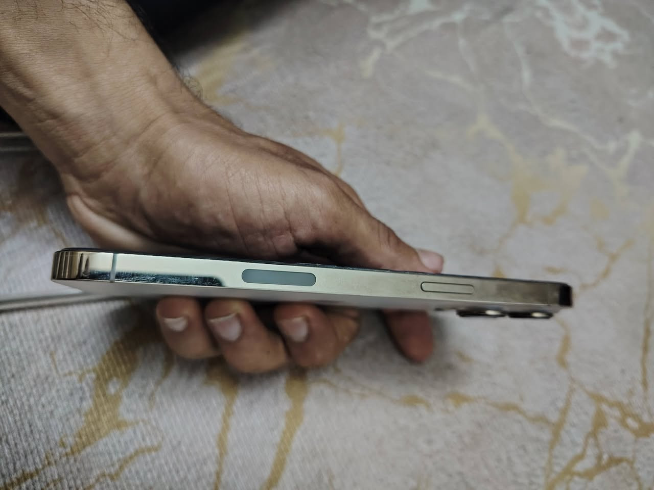 سلام عليكم شباب ايفون 13 برو ماكس  ذاكره ٢٥٦ بطاريه ٧٦ جهاز وتر برو ما مفتوح على وضع شركه الفيس ايدي مالته واكف السعر اتصل على رقم***********
