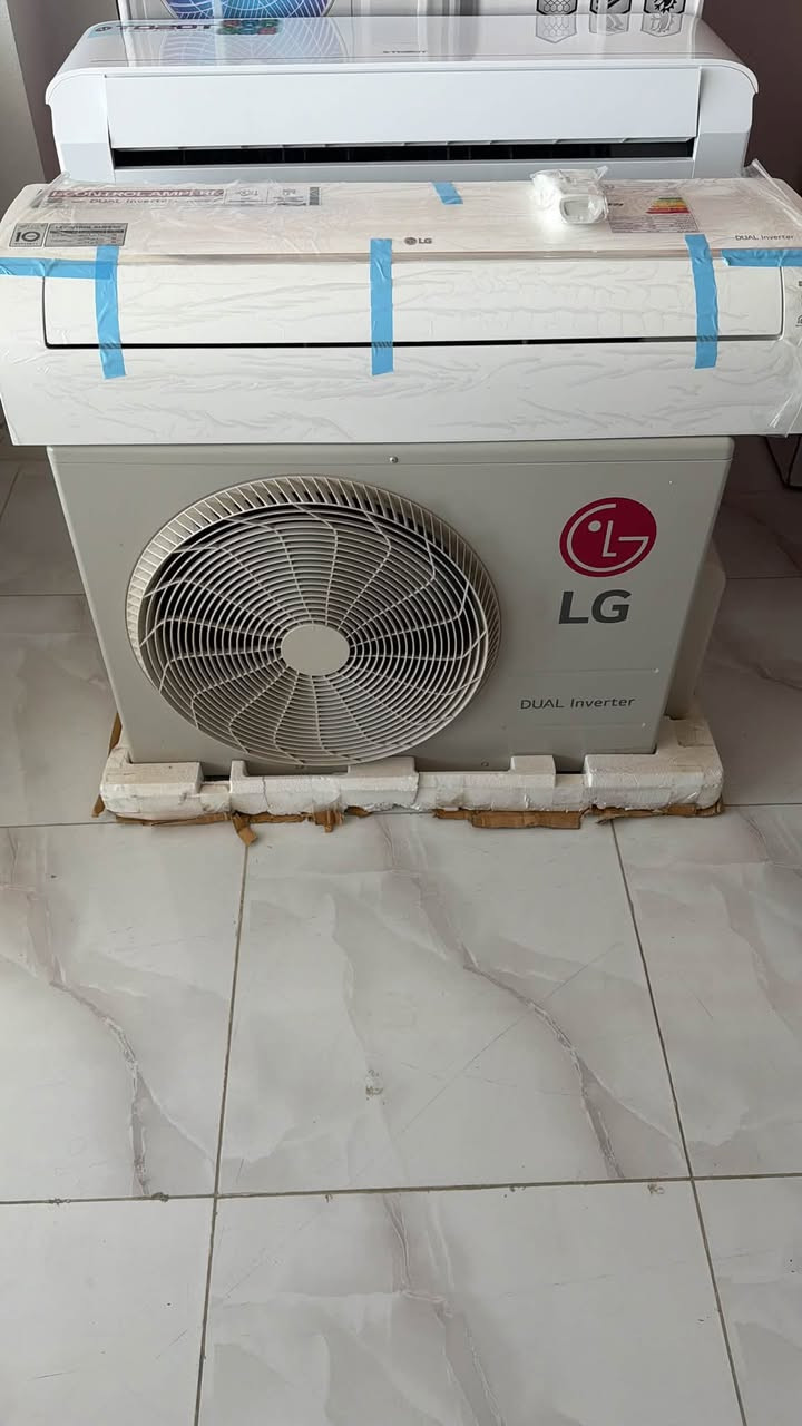 سبلت ٢ طن LG انفيرتر بلكارتون تايلندي ضمان ١٠ سنوات وكالت خوشناو اخذت ٣ قطع واحد ماحتاجيتا اخذ الواحد ١٣٥٠ هسه رايده ١١٠٠ هوا وتوصيله *********** واتساب

