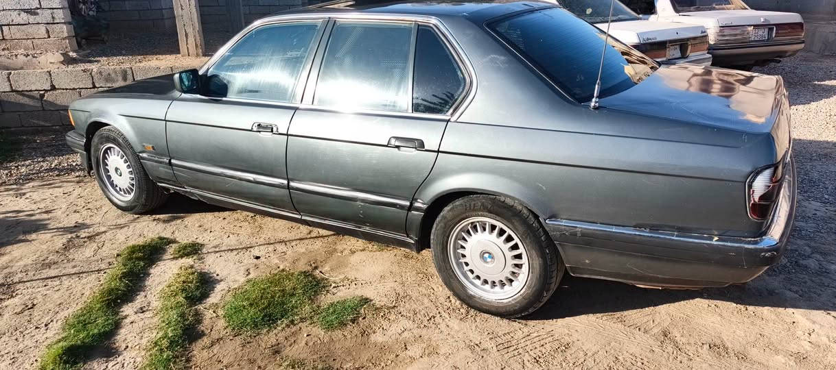 سلام عليكم 
بي ام 735 كير ومحرك شرط وصدر نضيف ترايها حلو 
مشروع وطني شرط التحويل سعر 35 وترهم مراوس شعندك نزل 
*********** واتساب

