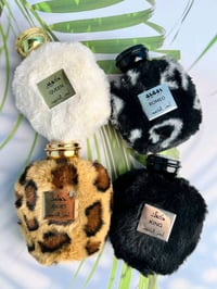 عطور أرض الكويت – فخامة وأناقة بلمسة مميزة ✨ إذا تبحثون عن عطور تجمع ب...