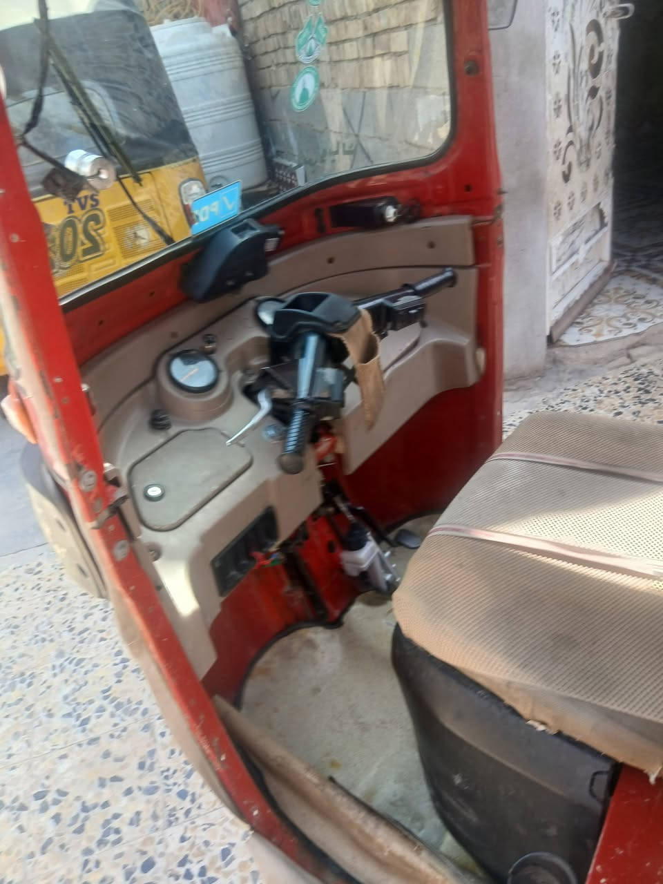 تكتك موديل 20 رقم سنويه رقم بصره. راعيه بلعماره عده وكاله عامه  تحويل مشروع وطني تكتك جاهزه  سعره. 5500. وبيه مجال. الشراي.  عنواني عماره.  حي شرطه.       ***********
