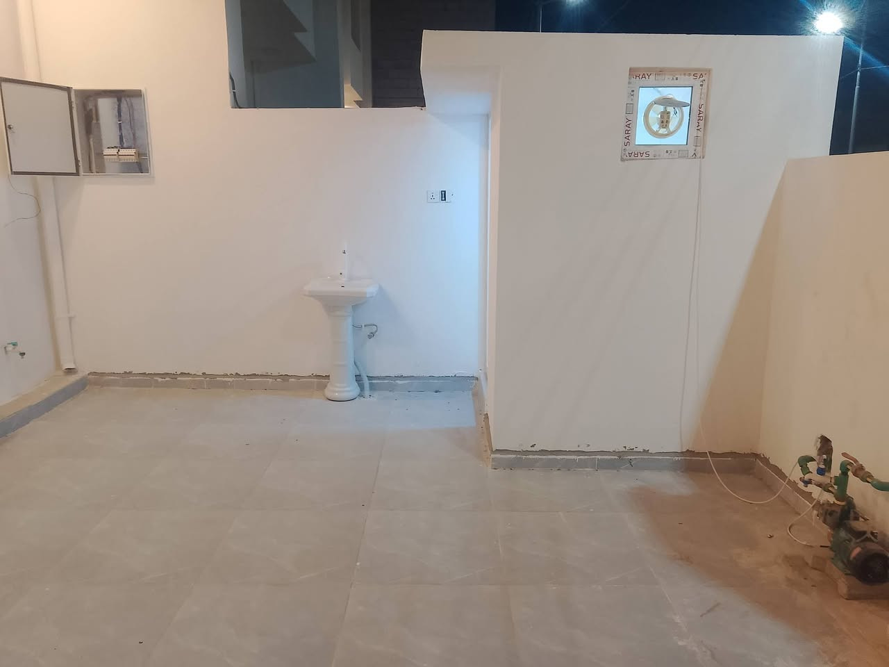 بيت للبيع توله فروش خلف مول مرواري مساحه120متر مربع(طابو زراعي)    بناء طابق ونص حديث جديد طالعين منه العمال الطابق الأول غرفة نوم1
استقبال مطبخ
حمام صحيات 
الطابق الثاني 1غرفة نوم
صاله
كاشي سيراميك سقف ثانوي موقع بلبدايه صاير السعر65مليون وبي مجال رقم الهاتف***********
