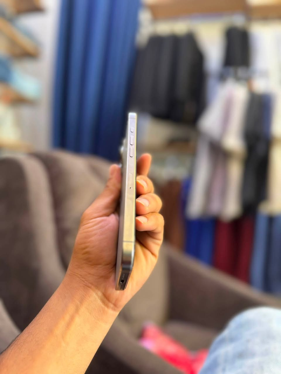آيفون 15 برو ماكس لون تيتانيوم بطاريه 95 عدد دورات الشحن 225 شرق اوسط ماستر  كارتونه ذاكره 256 جهاز جديد ما ملعوب بي تجي تفحص تاخذه وتروح سعر مليون و 250 الف وبي مجال مكان موبايل حله الاستفسار الاتصال ع رقم التالي ***********
