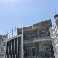 يالله سلام عليكم بيت مساحة ٣٠٠٠متر  طابقين بناء حديث طابوق ورفت يحتوي ...