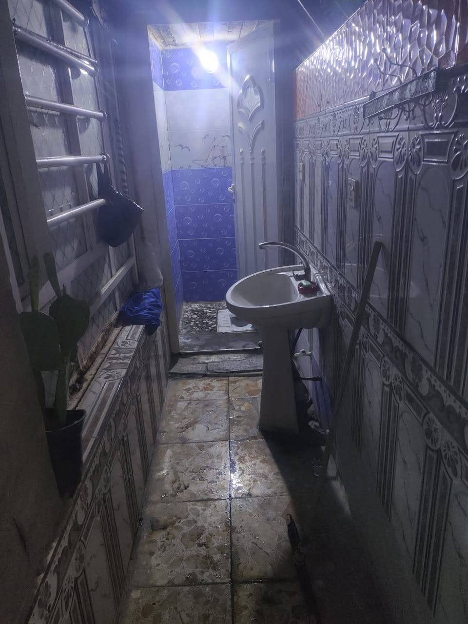 بيت للبيع في بغداد رئاسة العبيدي قرب جامع الأمام علي مساحة150م غرفتين نوم صالة مطبخ ستقبال طابق ثاني هيكل غير مسقف مصفر للدولة سعر110 قابل للتفاوض
للتواصل ***********او ***********
بيت للبيع في بغداد رئاسة العبيدي قرب جامع الأمام علي مساحة150م غرفتين نوم صالة مطبخ ستقبال طابق ثاني هيكل غير مسقف مصفر للدولة سعر110 قابل للتفاوض
