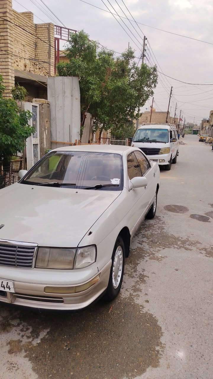 السلام عليكم اخوان 🤍
تيوتا كراون بطه موديل (1993) 

مكفوله من الكص والكلبه والنقل جثه العيب الشرعي  تحويل

محرك 2500ففتي 
 مباشر بسمي رقم نكليزي بغداد 

  مصبوغه عام للجماليه 

السعر 47 

العنوان ( بغداد الشعب ) هاتف ***********
