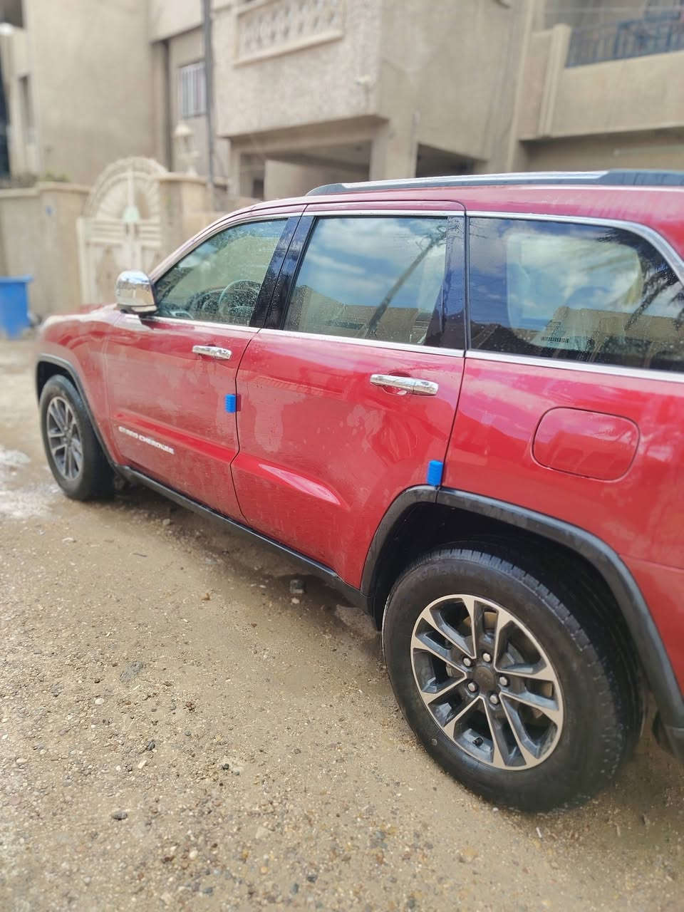 السلام عليكم
جيب شيروكي ٢٠١٤ خليجي
كامل مواصفات
محرك 3600
اي حادث مابيهه
سعر 220 وبيها مجال بسيط 

***********
