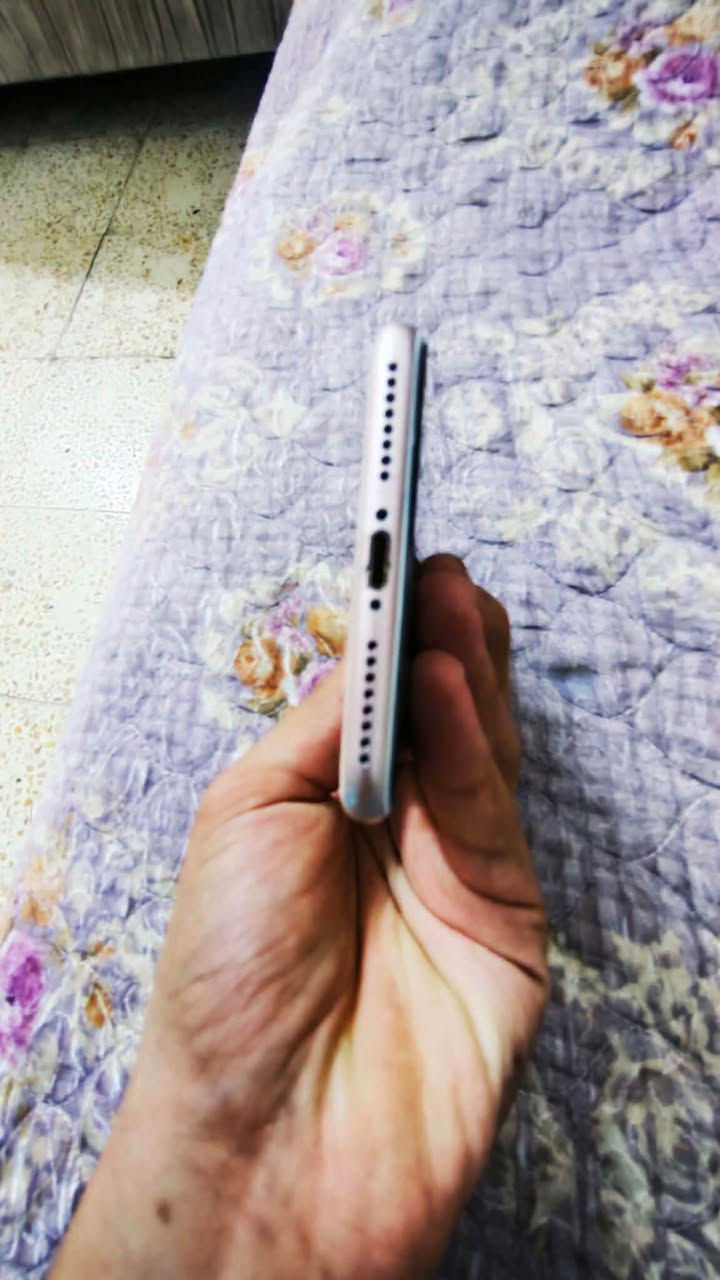 آيفون ٨ بلس • ٦٤ • بطارية ١٠٠