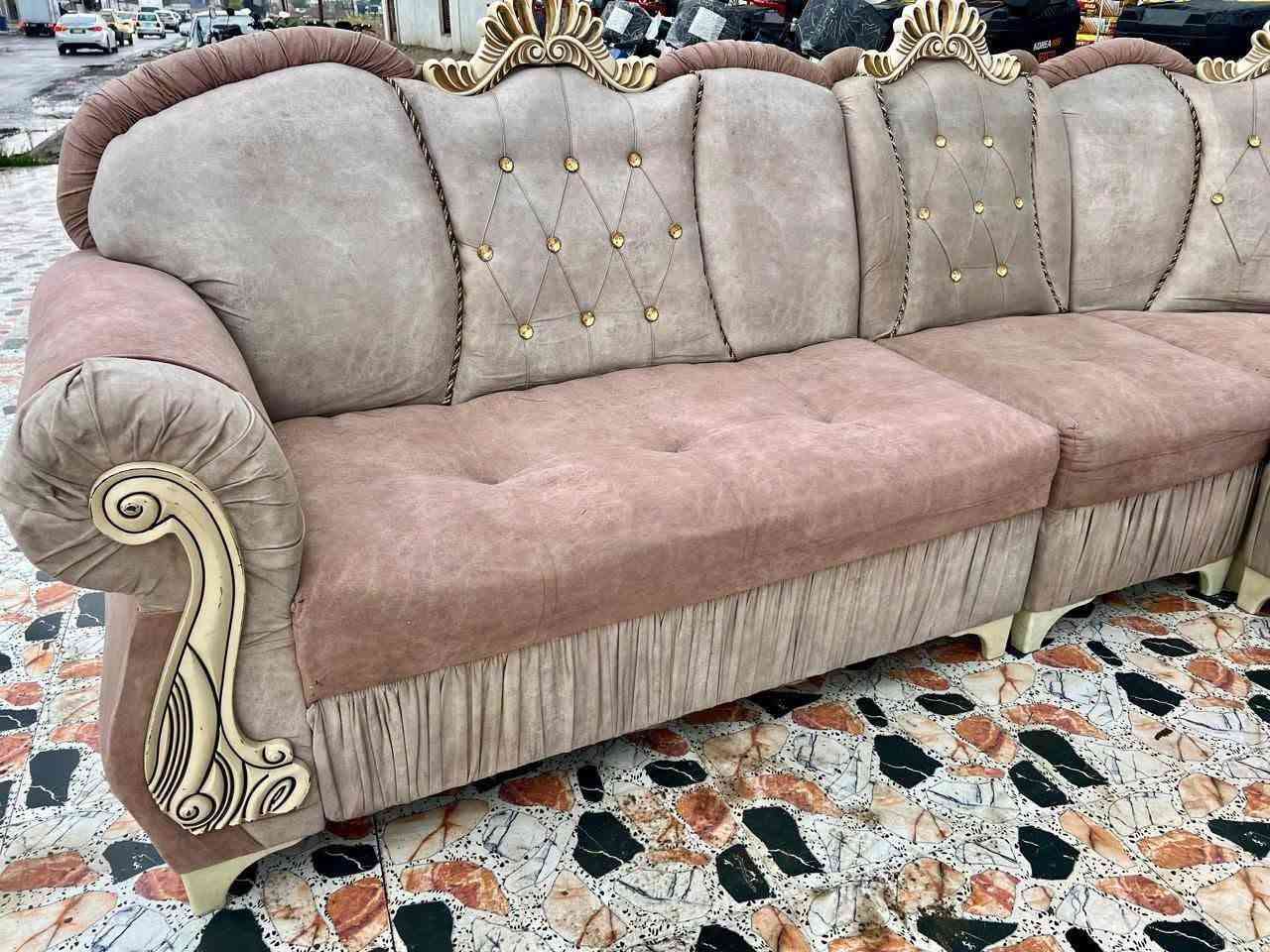 ديوان • ٧ونص متر • ٦قطع