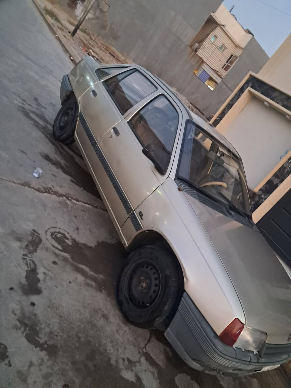 اوبل كاديت للبيع مابيها صبغ فقط جاملغ خلف السائق وكير توماتيك ومكينه 16 ومابيها اي ضررهاي الصور يمكم الشراي يتصل ***********
