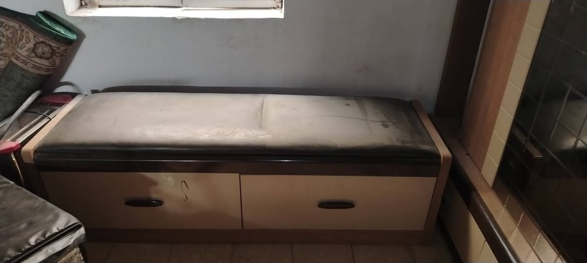 السلام عليكم
غرفه تركيه ١١ قطعه للبيع النضافه ٧٠٪ العنوان بغداد مدينة الصدر بدون فتح تجي تفتحه وتاخذه وبخدمتك السعر ٥٠٠ وييه مجال 
جرباية سليمة
كنتور سليم
ملحق كنتور دوار سليم
تعلاكه ام الجامه سليمة
مع باترينه اضافيه سليمه
ميز بلازمه يحتاج تصليح
فقط الجرارات تحتاج إلى تصليح
ميز جرارات غير سليم يحتاج تصليح
ملاحق الجرابيه جرارات غير سليمه
ميز المراية غير سليم يحتاج تصليح
كلشي موضح بالصور فقط ميز المرايه مفتوح مموضح
التواصل على رقم الهاتف *********** واتساب او اتصال او علق وادخلك خاص
