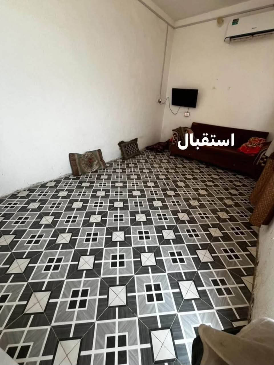 بيت زراعي مداور أسهم   سند 25 

حي الاعلام الزراعي 

مساحته 260  مبني 160 متر و 100 متر ما مبنية 

غرفتين 
 صالة 
مطبخ 
استقبال 
صحيات 

بلوك عكاده

موقعه قريب ع الشارع العام للسيراميك 

السعر ٥٥ مليون قفل 

للاستفسار خاص او واتساب 
***********
***********
