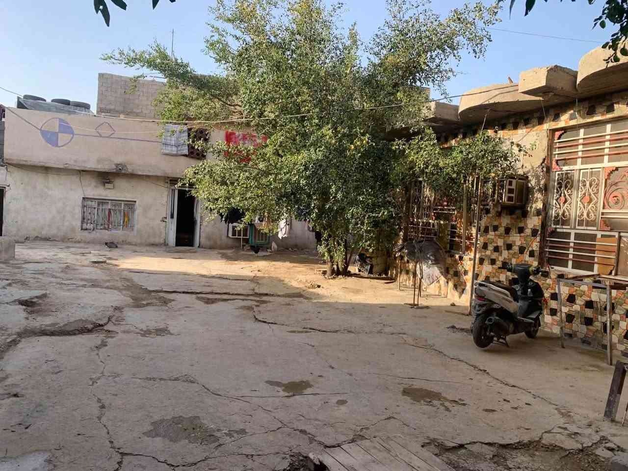 بيت اللبيع طابقين مساحته 625متر بالدوانم بشارع ابو دراج البيت  ع فرعين بي 8غرف من عدا  الديوانيه 60متر البيت سعره مناسب الشىري ينتصل ع هذا  الرقم ***********
