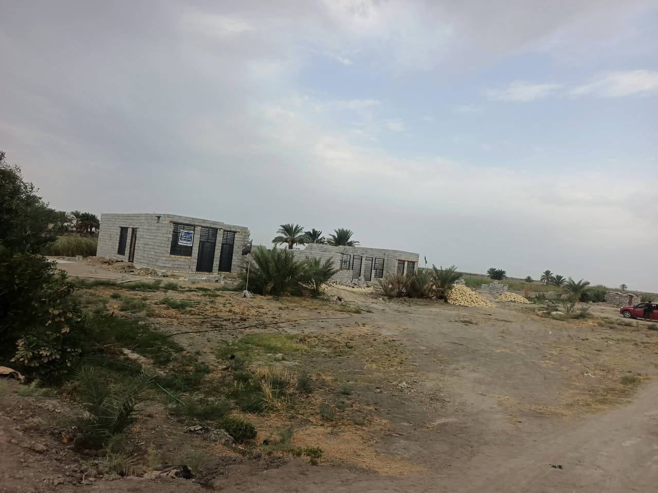 سلام عليكم عندي ثلاثة دونمات اللبيع مع بيتين هيكل وبتلو وباقي تفاصيل خاص مكان قرب المصب العام ***********

