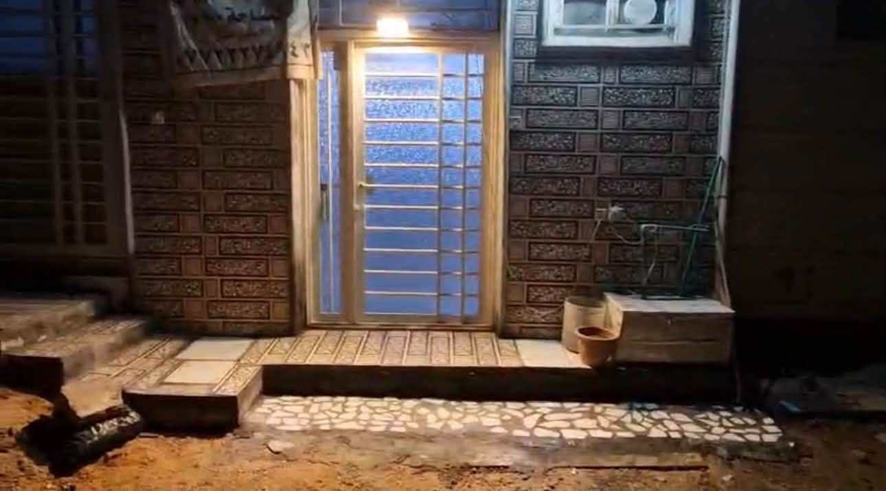بيت 100 متر للبيع في كربلاء
البيت مطل علئ شارعين تاريخ البناء 3023
قرب شارع علي القاضي 
اي تفاصيل : ***********

