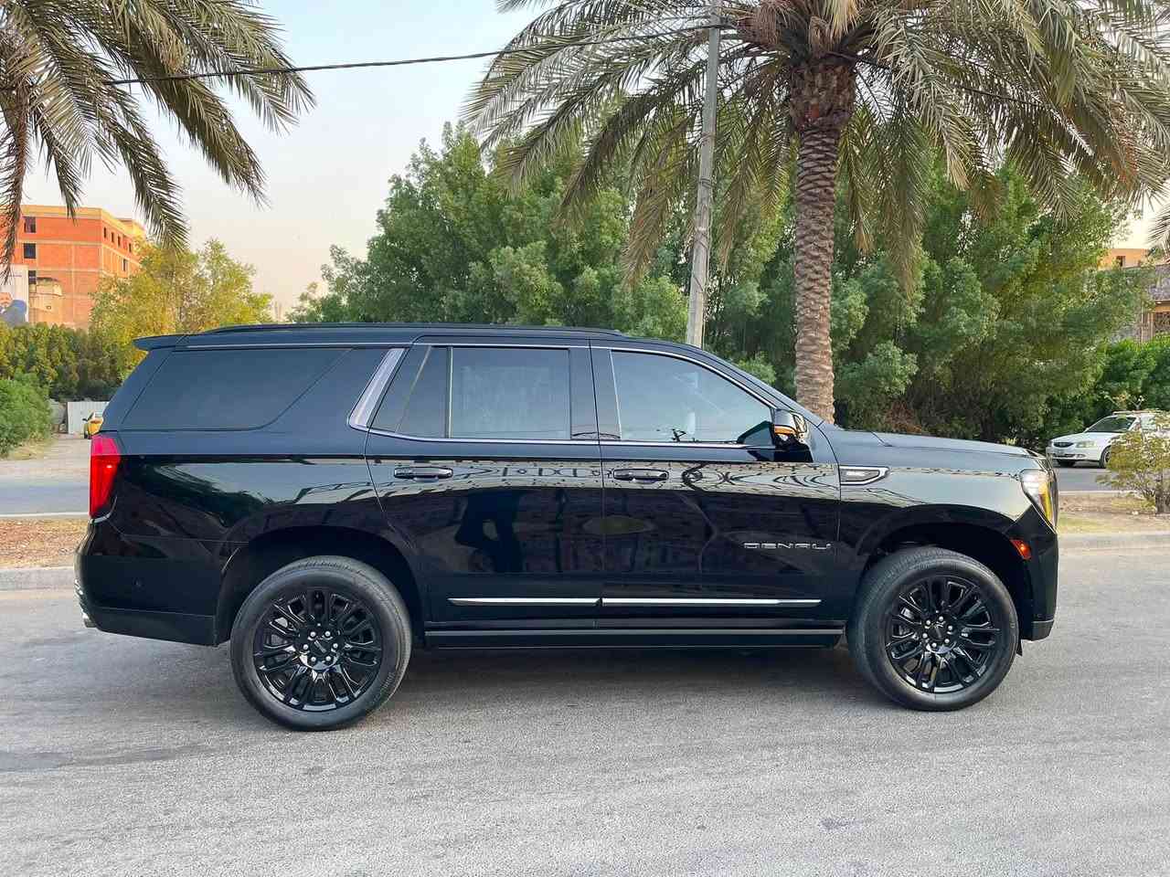 سلام عليكم  للبيع
رجاًء اقره منشور قبل لا تتصل واني بخدمتكم 
السعر 415 وبيهه مجال قليل وماكو التيمد بهاذه سعر 
‏GMC DENALl (ULTlMATE)
سياره هيكل يوكن بس مواصفات مال كاديلاك و اعلى من كاديلاك موديل 2023 ماشيه mi51 السياره وارد أمريكي صور حادث راسلني واتساب وبل خدمه سونار داخل منشور صبغ جاملغ وبنيد 
كشنات منفصل رئاسي  -GMC  -ViP
كشنات مساج الأماميات 
سماعات دبل بل كشنات شركه BOSE داخل مطعم صاج خشب سياره كامله من كلشي فلس ما ينصرف عليهه مال جناي و اي اشاره ماكو بل دشبول
حجم المحرك : 6.2 لتر 
عدد الاسطوانات : 8 سلندر 
القوة الحصانية : 420 حصانية 
نظام هيدروليك جوبلس 
دخول ذكي للسياره ( بصمة )
شاشات خلفية
شاشه اماميه كبيره
شاشات عدد 2 خلفيات
كامرات 360 درجه 
كامرا خلفيه بالمرايه
بانوراما طكتين
شاحن واير ليس
كشنات جلد جكليتي مطرز شي مختلف 
كشنات كهرباء
كشنات خلفي منفصل
رادار تحديد مسار
رادارات جانبيه
رادار امامي
ثلاث قطع تبريد
هيترات بالكشنات تدفئه تبريد امامي خلفي
دوسات كهرباء تفتح ويا الباب
بصمه + بصمة ابوب 4
صندوك كهرباء
فورويل 4x4
هند بريك بصمه
استيرن كهرباء
اتو ستوب
حساسات خلفي امامي
كشنات الخلفيه كهرباء
سبعه راكب
داتو شو
هيتر بالاستيرن
فول تحكم ستيرن
وبعد بيه مواصفات هواي ما ذاكرهن مكاني بغداد الدوره السعر 415 وبيهه مجال قليل اي ستفسار اتصل وتدلل رقمي 
***********
