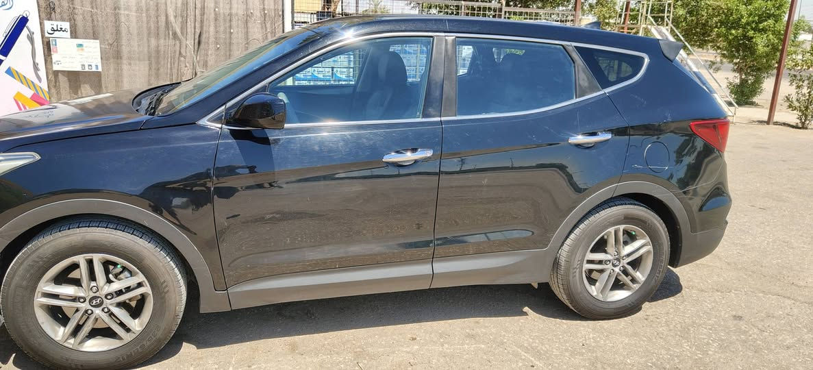سنتافي موديل 17 وارد امريكي بيه صبغ ثلاث قطع بدون دواخل جديدة محرك كير جديد رقم بابل موجودة بابل السعر 
133 مال جناي رقم الهاتف ***********

