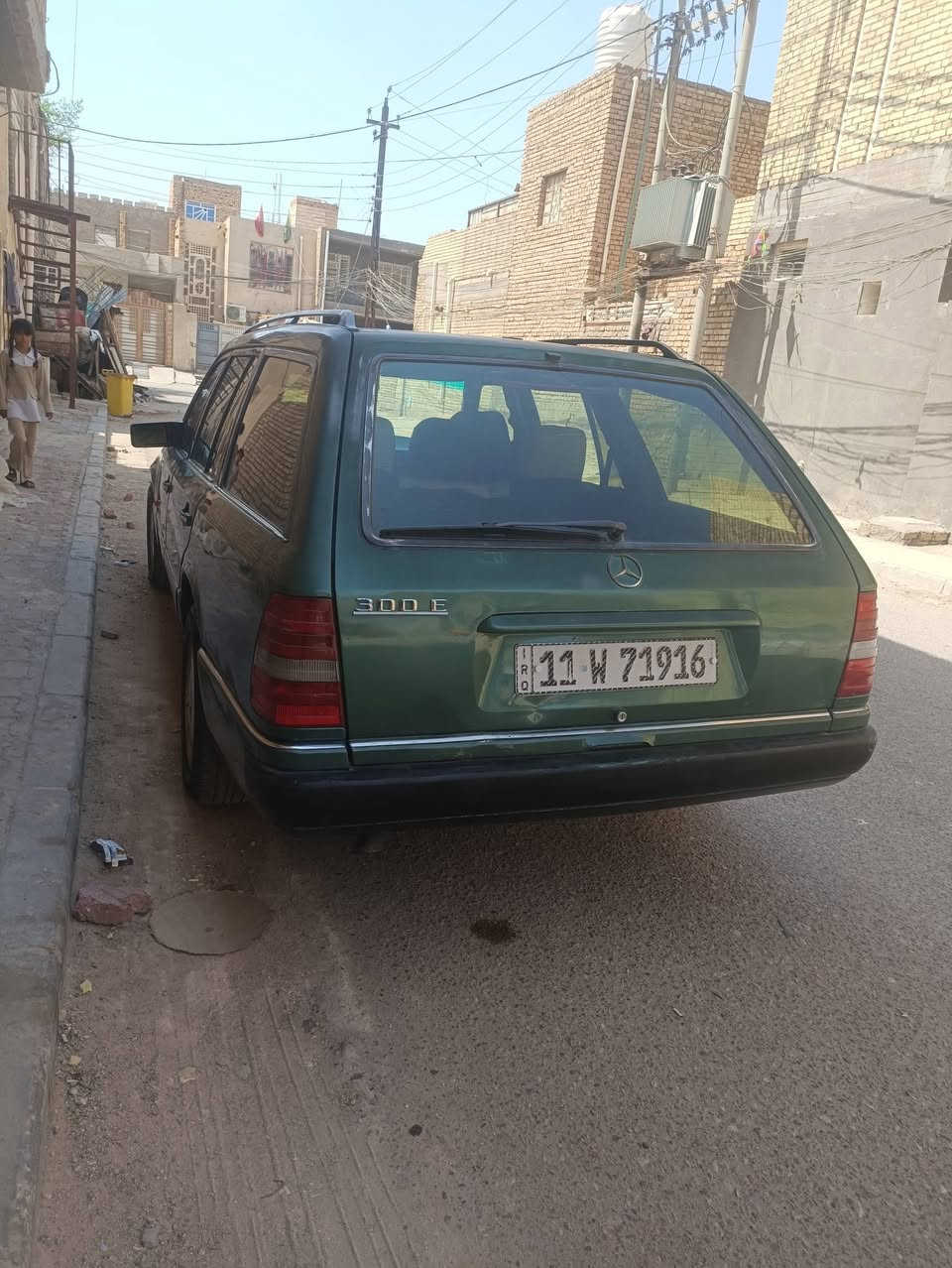 مارسدس دب ستيشن  مديل 90
رقم بغداد دولي بأسمي وشرط التحويل 

الون زيتوني
  مكينه وكير بطه 2500 ديلكو اكسن بلاد خفيف 140 رون 2.5 
سياره  كشنات جلد كهرباء 
الكشن الخلفي منفصل 
 اربعه جام كهرباء 
ستيرن كهرباء 
تبريد شغال 
غرفتها حلوه بطاين البيبان 
 زنون شمسي اصلي 
كهربائيات كلها شغاله عدا الفتحه 

سياره مصبوغه عام  وجارده القماره والبنيد
وليحم بقاعده الدبل وتايرات نص عمر  
مسويلها ادامه كامله قايش تايمن وقايش مكينه ومنظومه الماي واتربم وراديتر وزوج ضاغطات  وماي زيتي اصلي ومنظومه بانزين جديده 

السعر 41 وبيها مجال 
موجوده بالعماره  ***********
