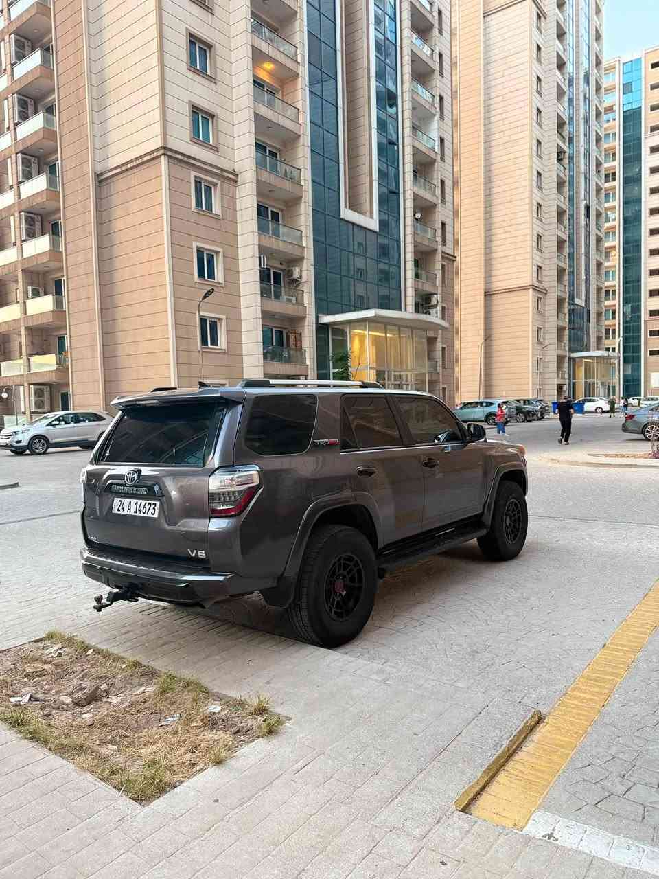 سلام عليكم 
تويوتا فوررنر ٢٠١٠ لون نفطي
ماشي ١٣٥الف 
مواصفات السيارة فول فول واحد على واحد
بيها جاملغ خلفي و باب خلفي صبغ و بنيد بس رش بدون دواخل محرك كير تبريد حداديه فور ويل اكسل كلشي ب شرط
سقف شامو كشنات كل دوشمه جديد كامل ١٤٠٠$
محدث ٢٠٢٠ كامل
سنوية جديد لحد ٢٠٣٠
تحويل وكالة نفس اليوم
مكان سيارة اربيل
سعرها ٢٠٧$ ورقة و بيها مجال
*********** واتساب
