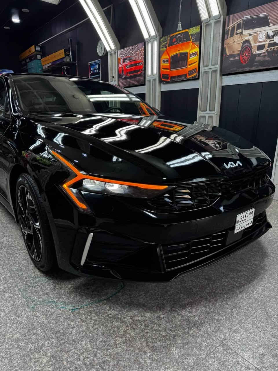 السلام عليكم كي فايف K5 GTlineوارد امريكي موديل 2025 للبيع فقط ( كتاب شهداء بأسمي تستلم وكالة بشروط المشتري من اجل الضمان) مرقمة بغداد حجم المحرك 2500 
مواصفات السيارة :-
1- داخل احمر جلد.
2- بصمه تشغيل .
3- حساسات امامي .
4- حساسات خلفي .
5- شحن هاتف لاسلكي . 
6- هاند بريك بصمه .
7- تشغيل عن بعد . 
8- مثبت سرعه .
9- نضام ABS .
10- مانع انزلاق حساس أطارات .
12- بك لايت ليد .
13- كامرة خلفية .
14- شاشه اعطال .
15- ويل كروم اسود مطعم فضي لامع .
16- رادار جانبي .
17- مراقبة النقطة العمياء
18- رادار الخطوط البيضاء 
19- نضام قيادة + سبورت + قيادة خاصة + نورمال
20- بلوتوث  .
21- فول تحكم ستيرن .
22- كحير أوتو + عادي .
23- ستيرن رياضي .
24- صندوق بصمة .
25- مصابيح خلفية LED .
26- السياره ماشية 18500 ميل وقابله للزياده .
صور الحادث مرفقه مع المنشور  السعر $20000 وبيها مجال بسيط رقم الموبايل *********** أو 
‏  ***********

نص مكتوب في الصور:
- 5 / 12 bid.cars