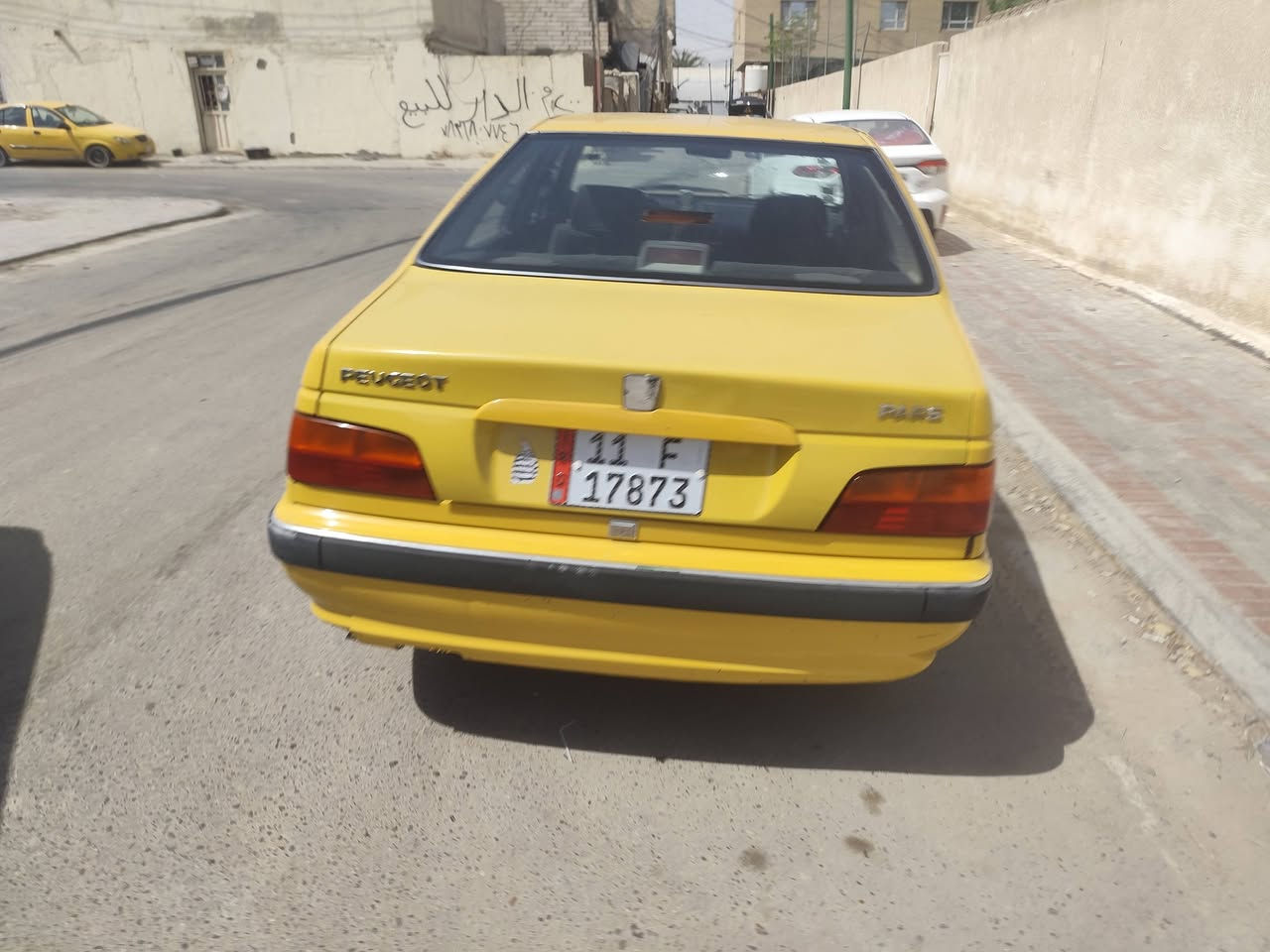 السلام عليكم بيجو بارص بابل 
السياره كفاله فقط شخوط بسيطه مكينه كير تبريد ثلج 
رقم بغداد مكانها كربلاء السياره باسمي 
تحويل ثاني يوم السعر 42 وبيها مجال رقم الموبايل ***********
